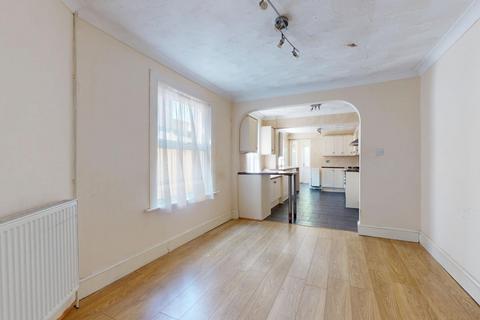 4 bedroom terraced house for sale, Old Road West, Gravesend, DA11