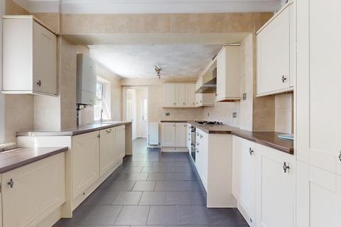 4 bedroom terraced house for sale, Old Road West, Gravesend, DA11