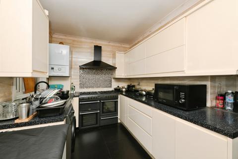 5 bedroom end of terrace house for sale, Trelawney Road, Ilford, IG6