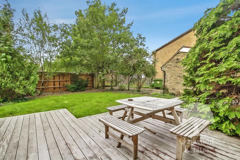 4 bedroom semi-detached house to rent, Charnwood Road, Uxbridge UB10
