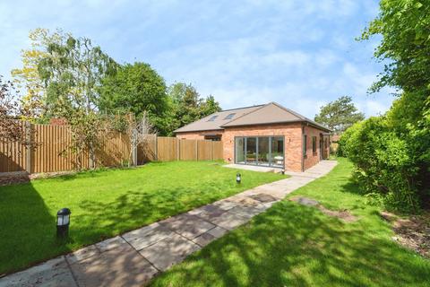 3 bedroom bungalow for sale, Kennel Close, Fetcham, Leatherhead, Surrey, KT22