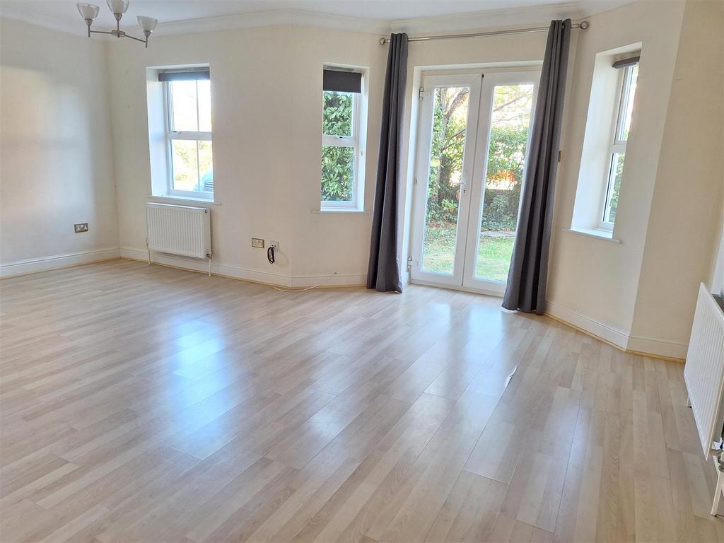 Apartment in Reading - View 3