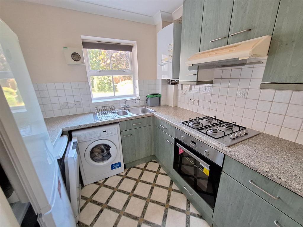 Apartment in Reading - View 4