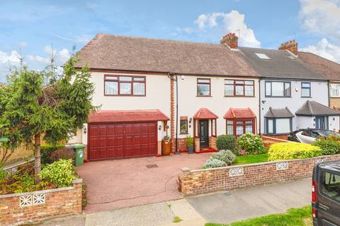 4 bedroom semi-detached house for sale, Hillview Gardens, Cheshunt, EN8