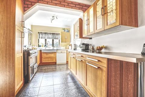 4 bedroom semi-detached house for sale, Hillview Gardens, Cheshunt, EN8