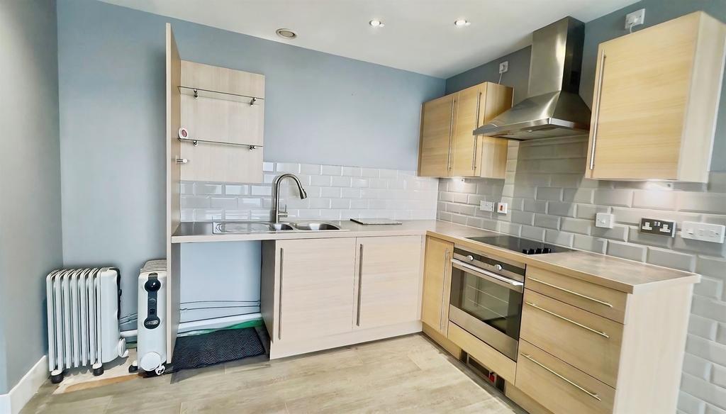 Apartment in Cardiff - View 3