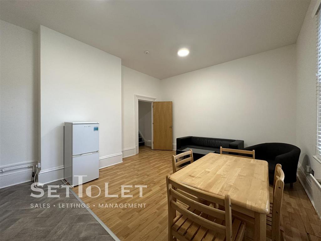 Apartment in Leicester - View 3