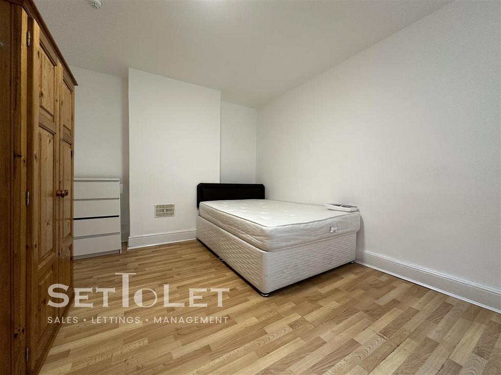 Apartment in Leicester - View 4