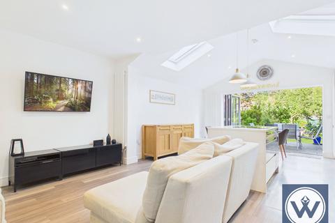 4 bedroom semi-detached house for sale, Langley Crescent, Hayes, UB3 5HN