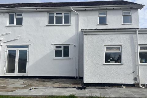 4 bedroom semi-detached house to rent, Heol Y Coed, Pontyclun