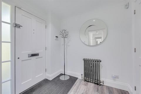 3 bedroom character property for sale, High Road, Chipstead