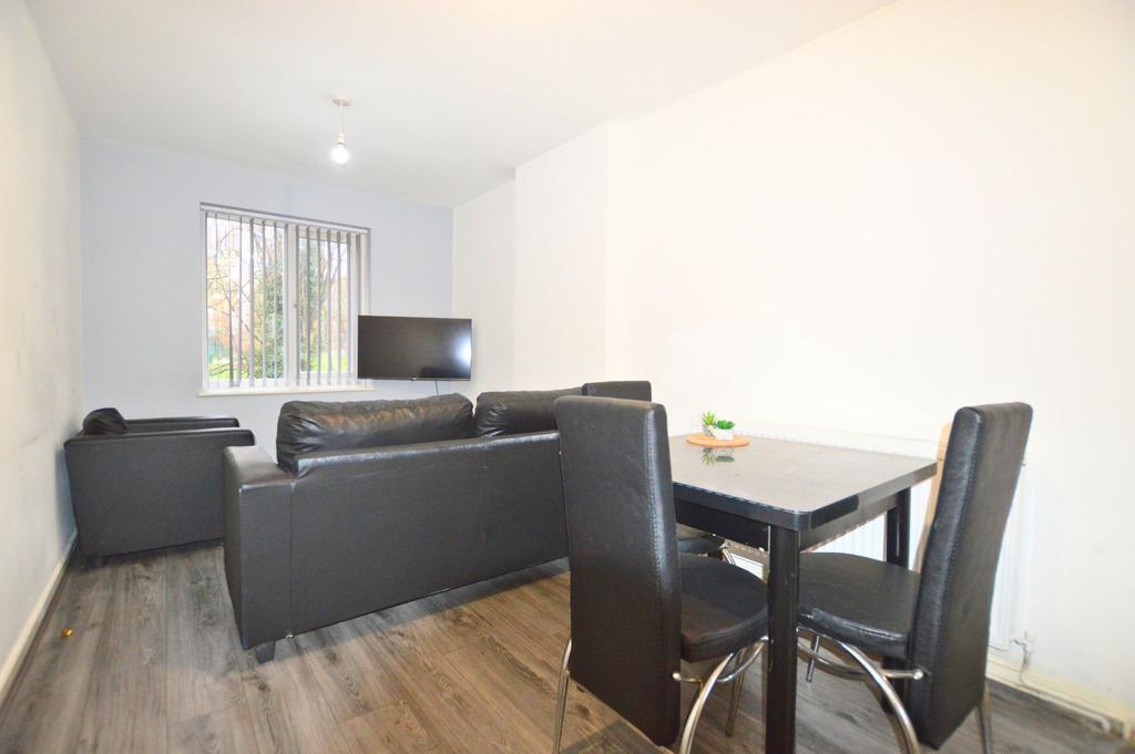 House in Leeds - View 2