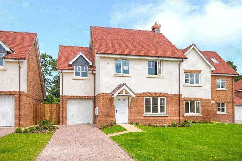 Pennylets Green, Stoke Poges, Berkshire 4 bed detached house £715,000