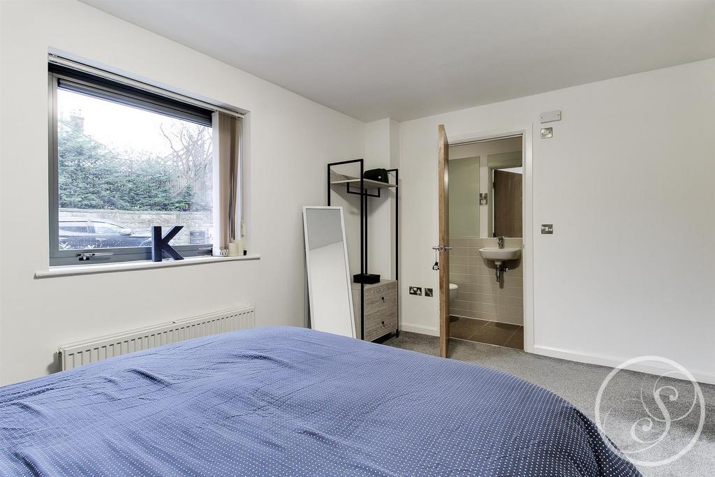 Apartment in Leeds - More