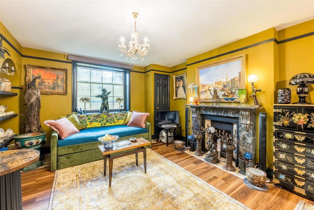 Apartment in Hove, Brunswick - View 2