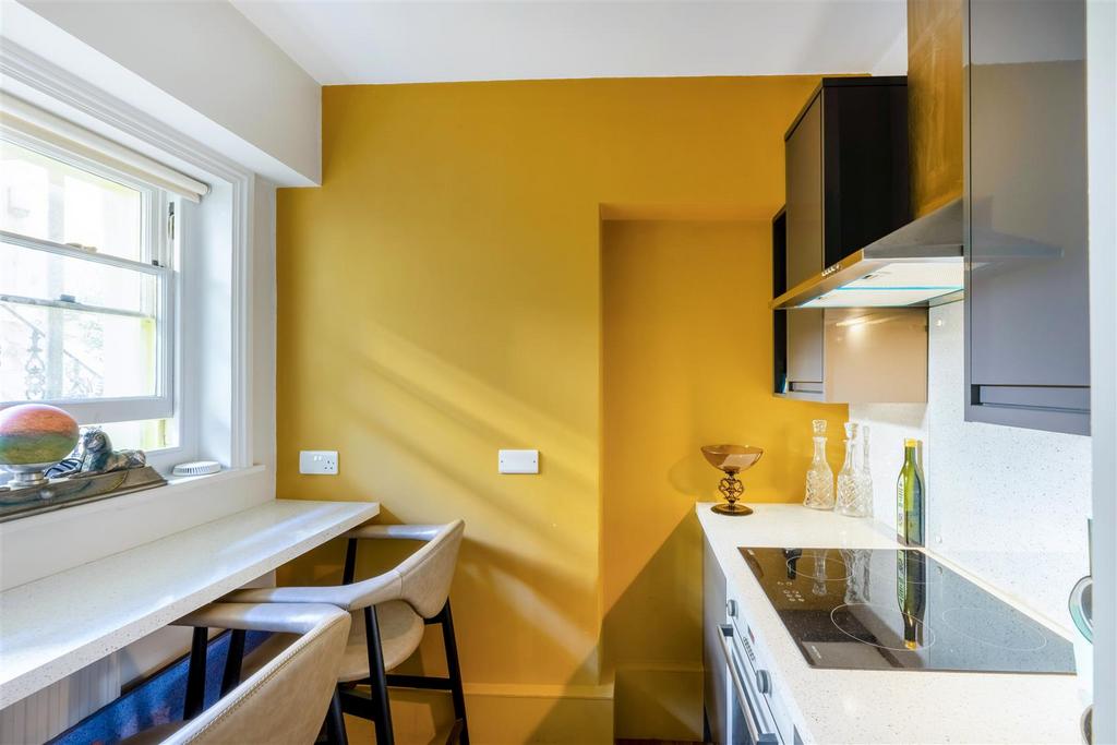Apartment in Hove, Brunswick - View 3
