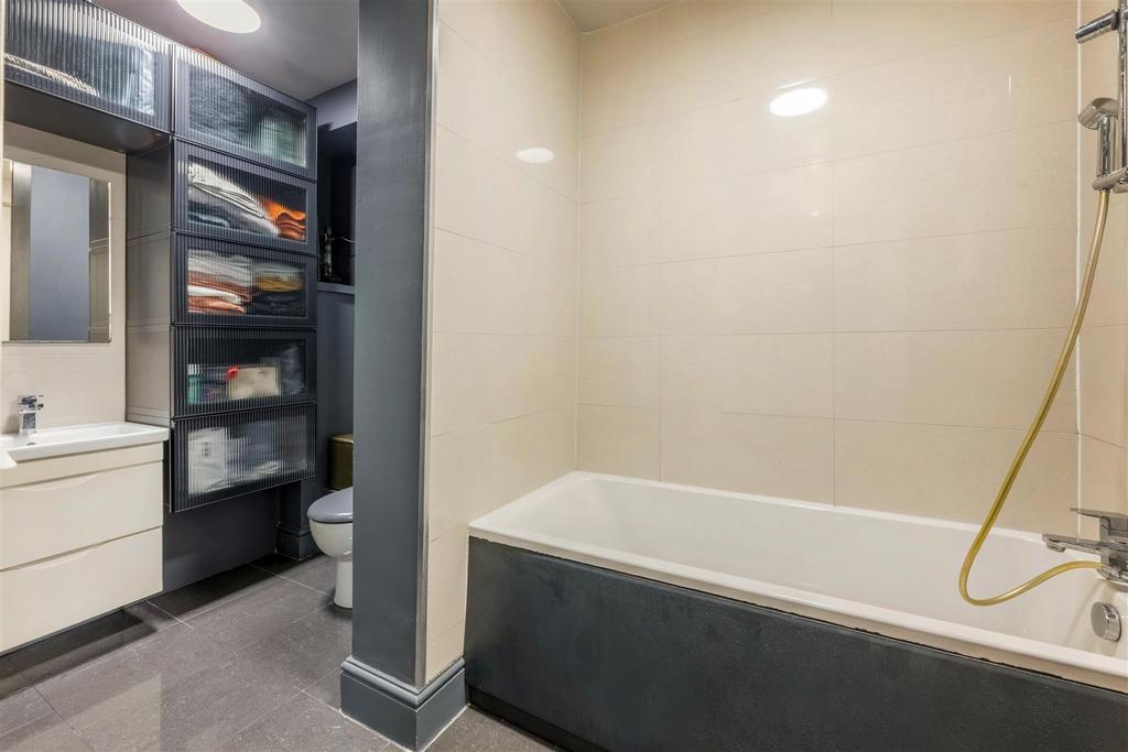 Apartment in Hove, Brunswick - More