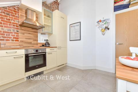 1 bedroom apartment for sale, The Vulcan, Portsmouth PO1