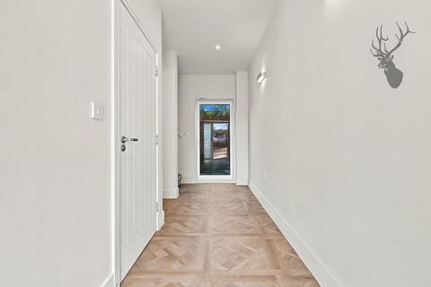 3 bedroom semi-detached house for sale, Queen Stables, Chingford, E4