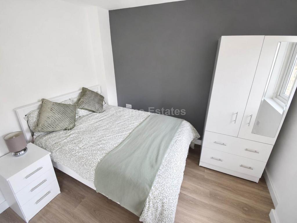 Apartment in Reading - View 3