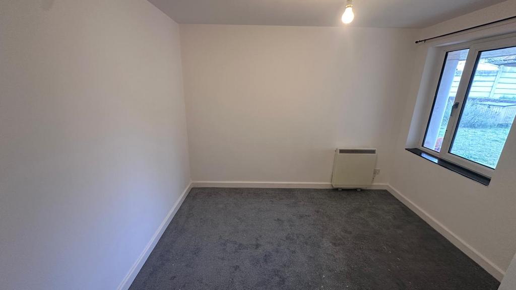 Apartment in Dagenham - More