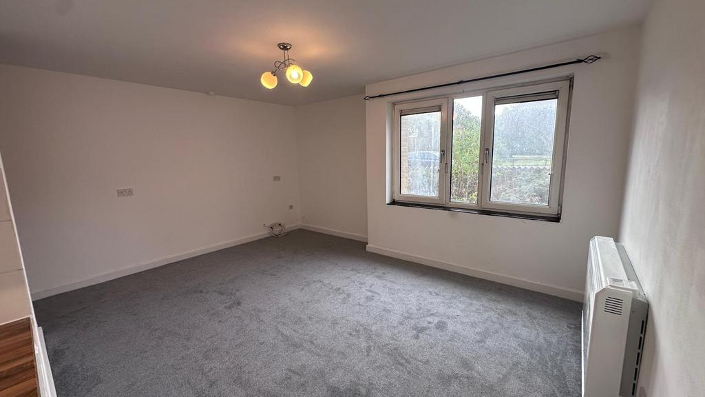 Apartment in Dagenham - View 2