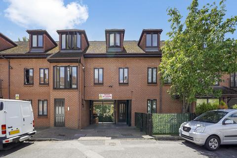 1 bedroom flat for sale, First Floor One Bedroom Flat | Gated Parking | Chain Free | Close to Mill Hill Broadway
