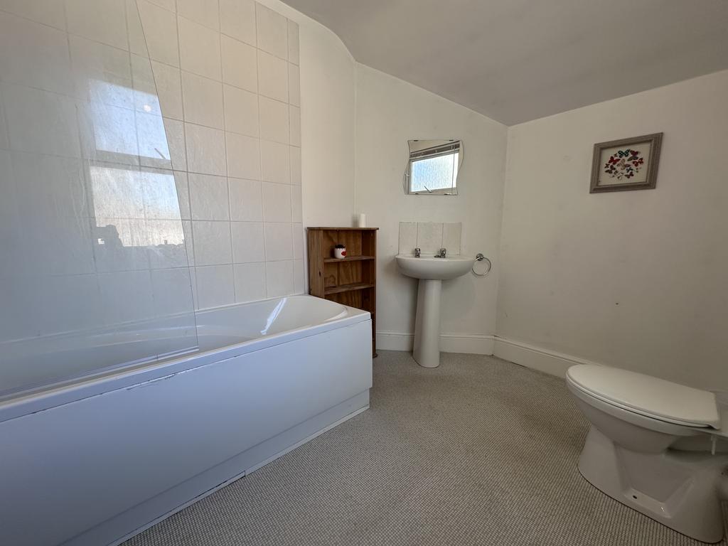 House in Nottingham - View 5