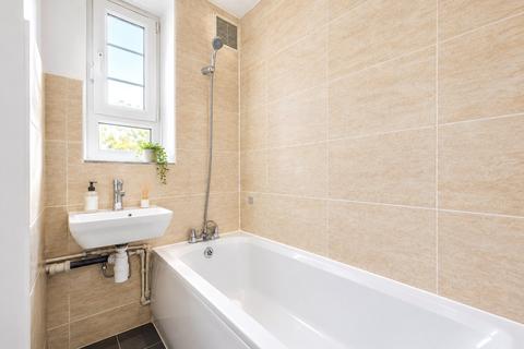 1 bedroom apartment for sale, Halliwell Court, Barry Road, East Dulwich, London, SE22