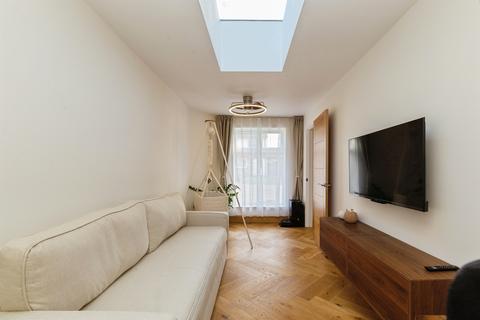 4 bedroom semi-detached house for sale, Omega Court, Leighton Buzzard