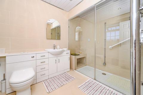 3 bedroom detached bungalow for sale, Wistow Road, Luton
