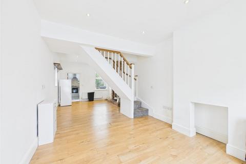 2 bedroom terraced house to rent, Goward Street, Market Harborough