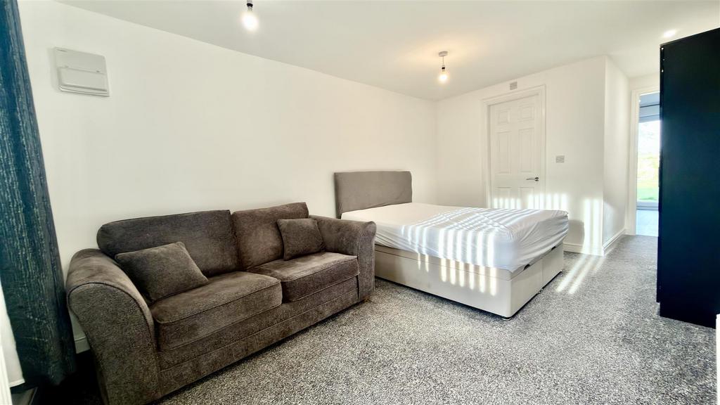 Apartment in Sutton Coldfield - View 2