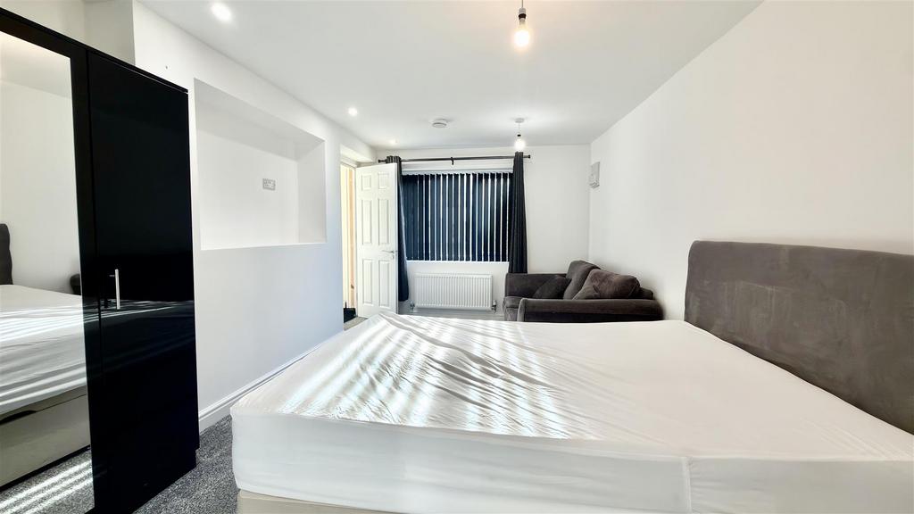 Apartment in Sutton Coldfield - View 4