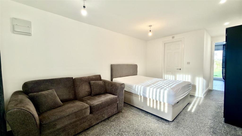 Apartment in Sutton Coldfield - View 5