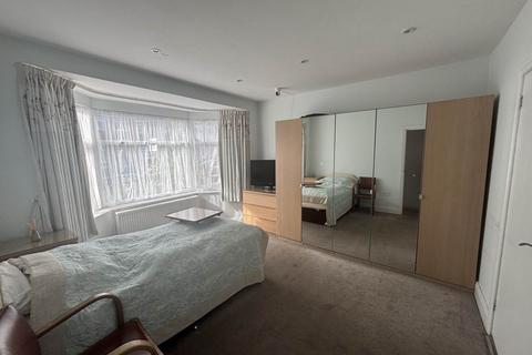 2 bedroom flat to rent, East Meade, Manchester
