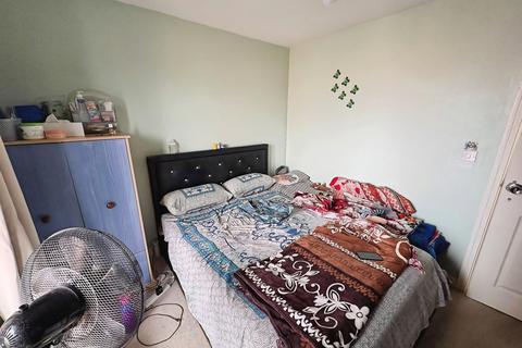 2 bedroom flat for sale, Beagle Close, Leicestershire LE4