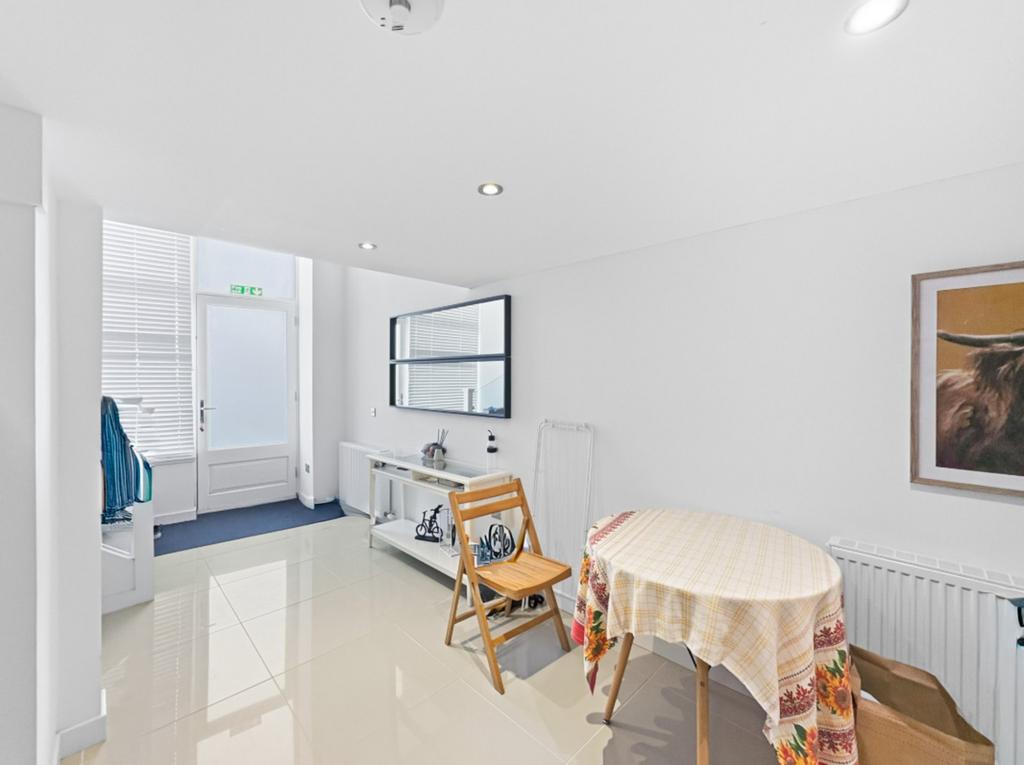 Apartment in Edinburgh, Trinity - View 3