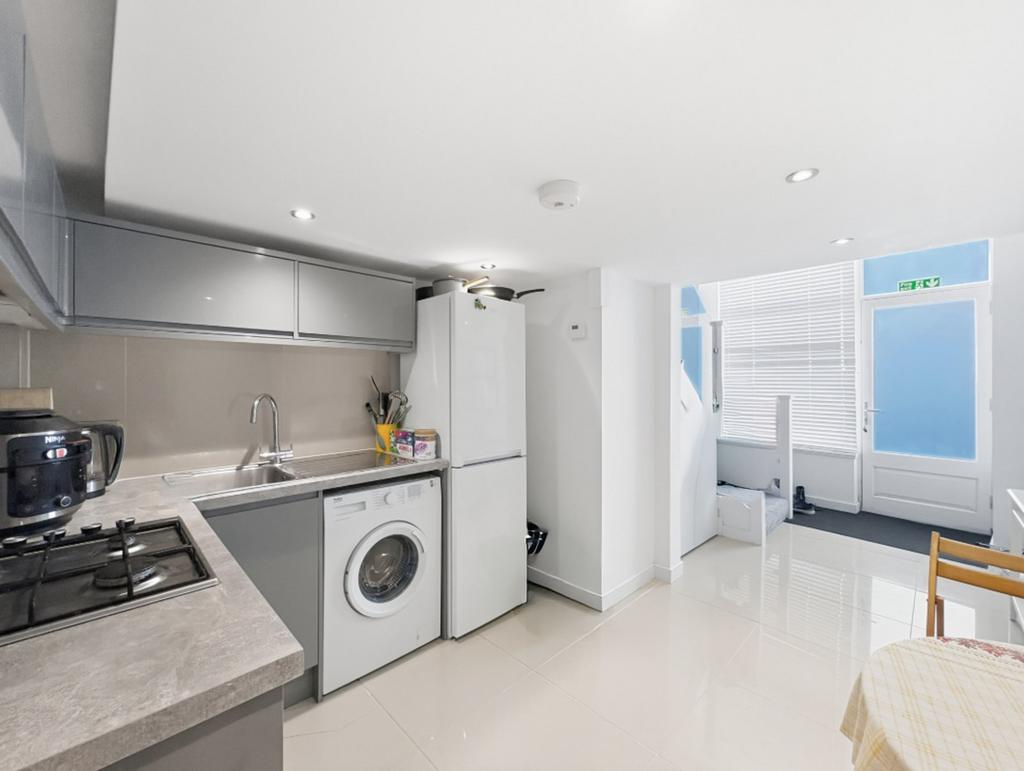 Apartment in Edinburgh, Trinity - View 2