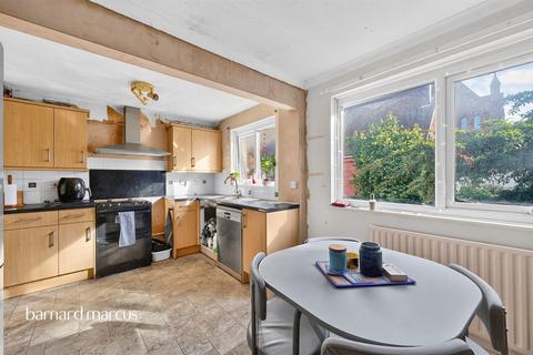 4 bedroom end of terrace house for sale, Walnut Mews, Sutton