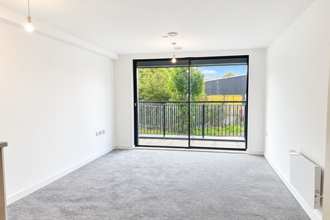 3 bedroom apartment to rent, Willow Court, Ford Lane, Salford, M6 6RY