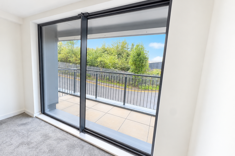 3 bedroom apartment to rent, Willow Court, Ford Lane, Salford, M6 6RY