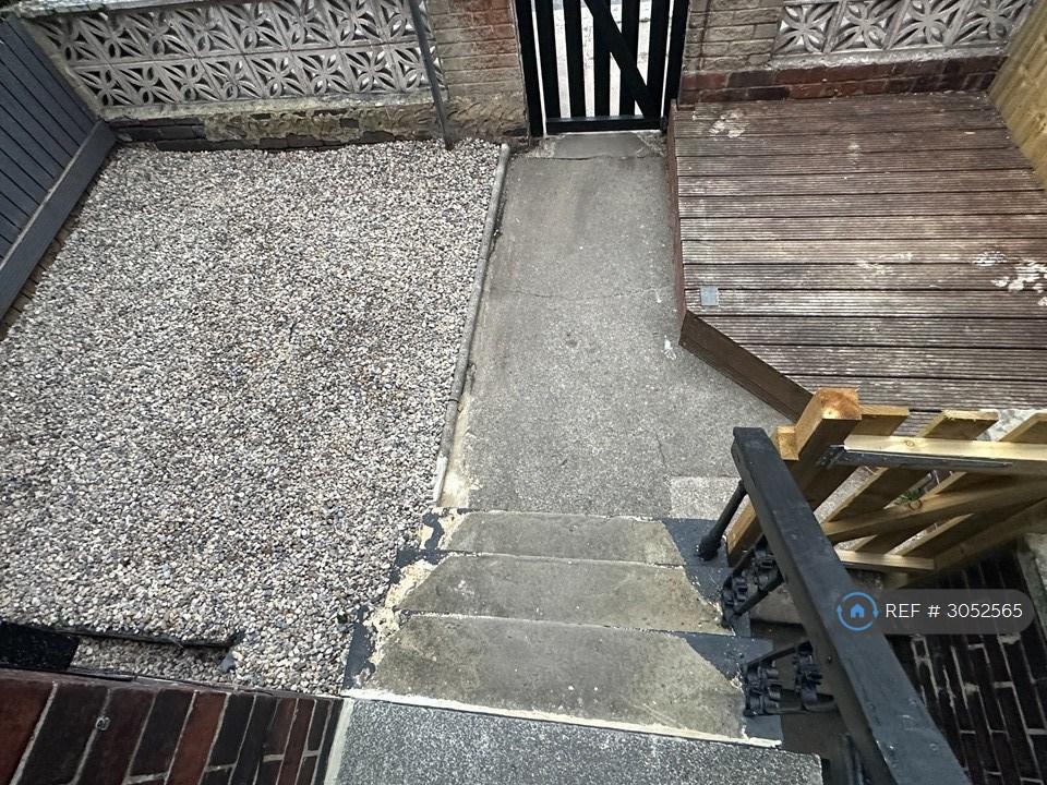 House in Leeds - View 2