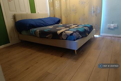 1 bedroom in a flat share to rent, Cherrydown Walk, Romford, RM7