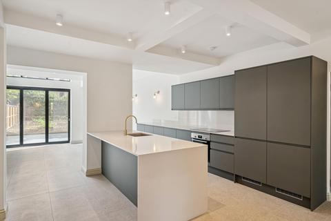 5 bedroom semi-detached house for sale, Barry Road, London SE22