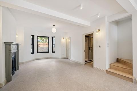 5 bedroom semi-detached house for sale, Barry Road, London SE22