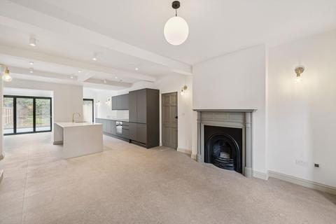 5 bedroom semi-detached house for sale, Barry Road, London SE22