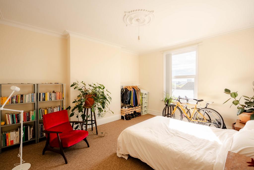 Apartment in Bristol - View 3