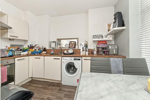 2 bedroom flat for sale, Dewsbury Road, Elland HX5
