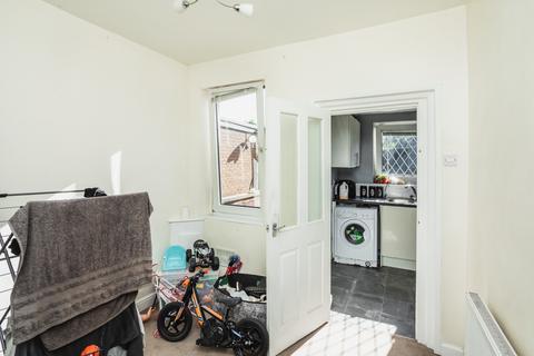 2 bedroom end of terrace house for sale, Wath Road, Barnsley S73